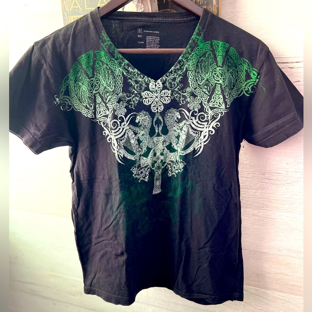 MEN's INC CELTIC V NECK TEE